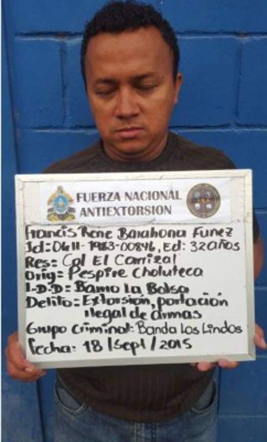 Dos policías, entre presuntos extorsionadores capturados