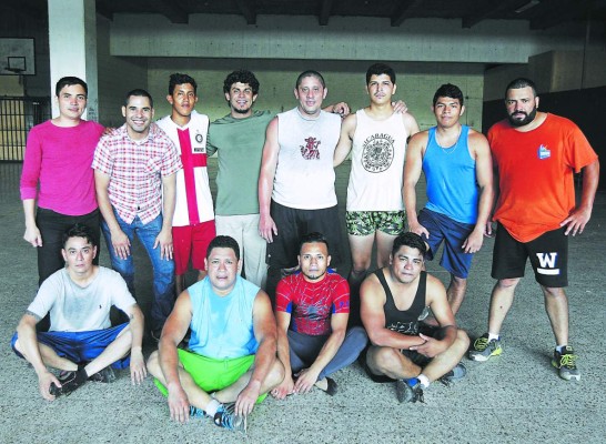 Guerreros catrachos del juego de pelota maya
