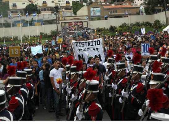 En caos termina desfile de las Antorchas