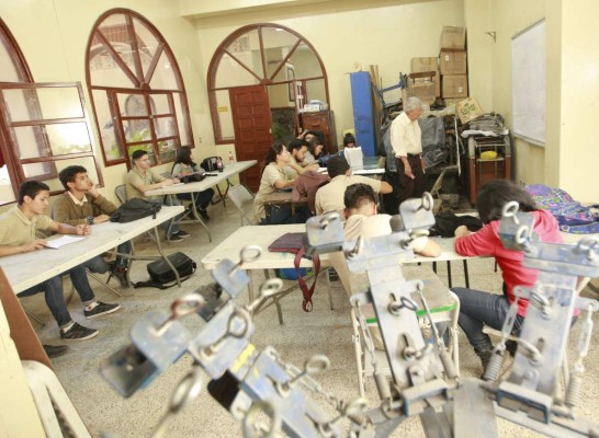 Entre carencias se forman artistas de la Escuela Nacional de Bellas Artes