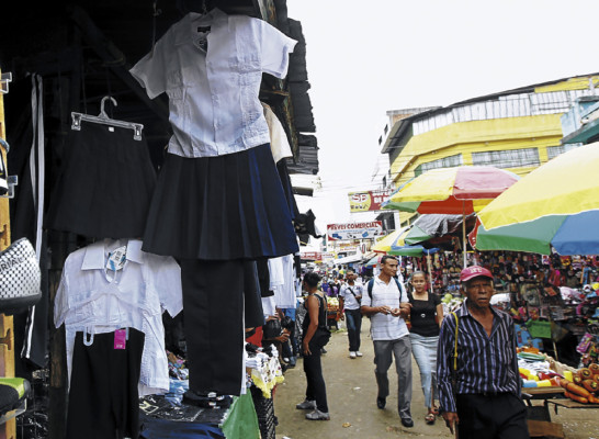 Se disparan precios de útiles escolares