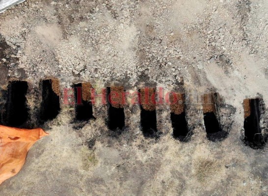 Así son las fosas comunes cavadas para las víctimas de coronavirus en Honduras