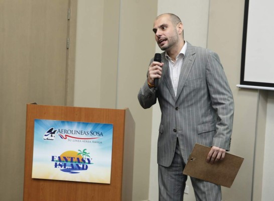 Importante alianza empresarial para promover el turismo en Roatán