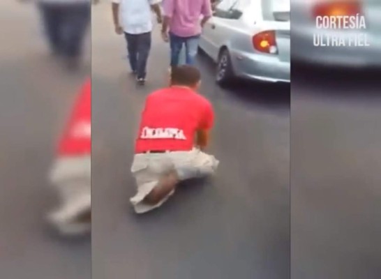 El amor de este aficionado por el Olimpia hace que rompa barreras