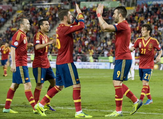 España gana y queda a un punto del Mundial