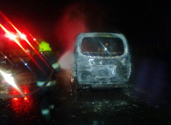 Queman busito en San Pedro Sula