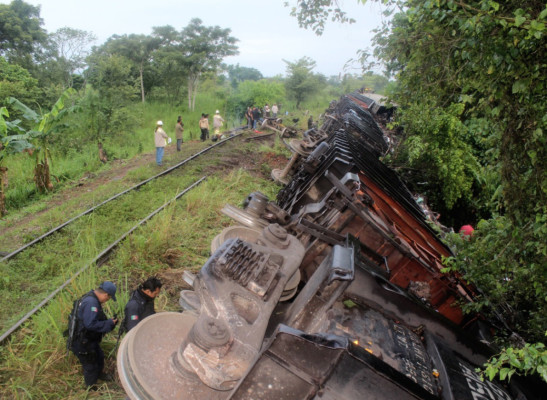 Al menos cuatro hondureños mueren en descarrilamiento de tren en México