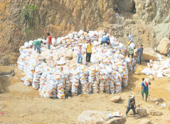 Honduras: Cadáveres de mineros soterrados están a punto de ser recuperados