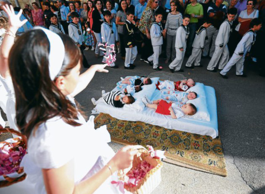 Bebés de Murcia a merced de El Colacho y El Atabalero