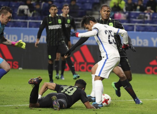 Árbitros usan repetición para pitar penal en Mundial Clubes