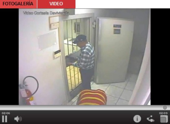 Video muestra a sujetos que usaron silla de ruedas para asaltar banco