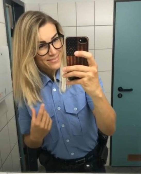 FOTOS: Adrienne Koleszar, la alemana que debe decidir entre ser modelo o policía