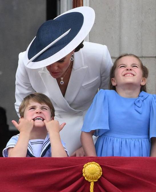 Los graciosos gestos del príncipe Louis en festejos del Jubileo de Platino de la reina Isabell II