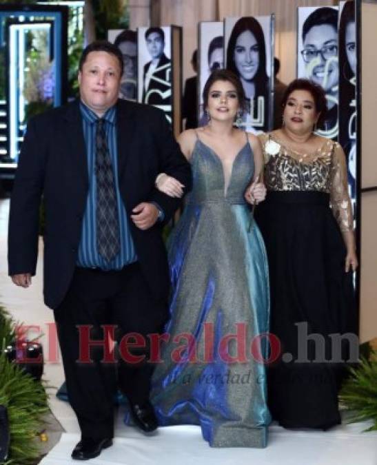 FOTOS:Las seniors más bellas en la inolvidable Prom 2019 de la Macris School