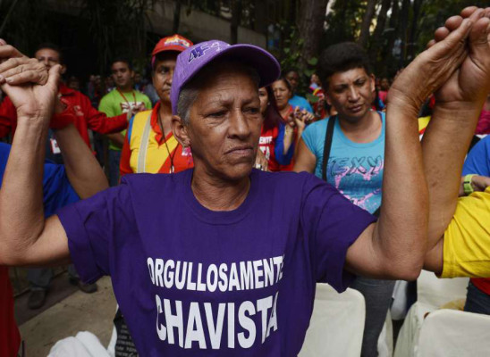 Venezolanos imploran por la salud de Chávez