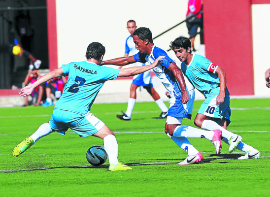 Catrachos se imponen en fútbol y baloncesto