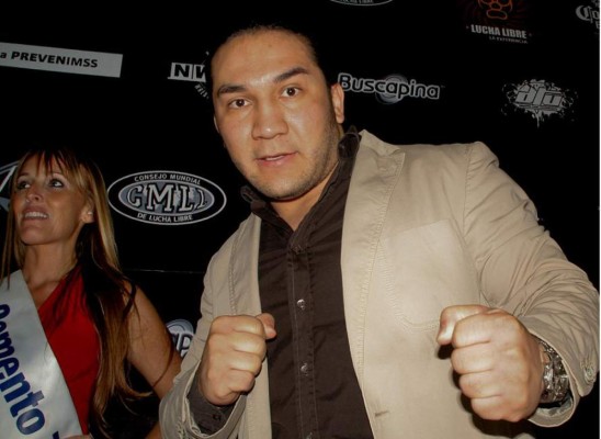 Una patada voladora termina con la vida de 'Hijo del Perro Aguayo'