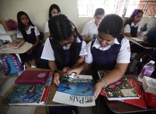 Fascículo Mi País llega a las manos de los hondureños