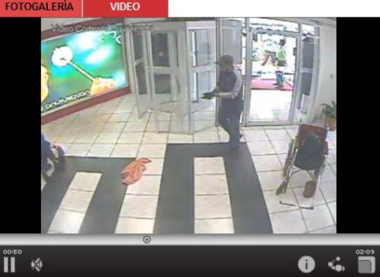 Video muestra a sujetos que usaron silla de ruedas para asaltar banco