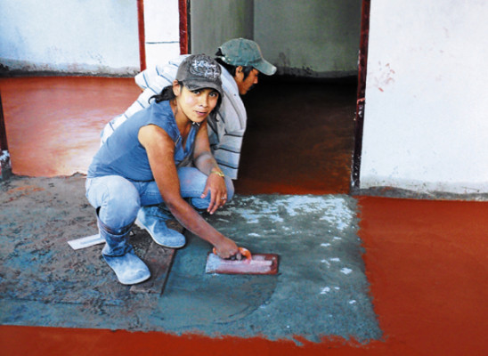 Construyen casas a familias pobres de aldeas de Taulabé