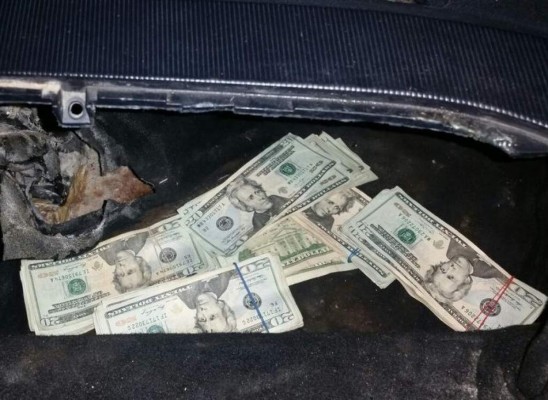 Caen dos hondureños y guatemalteco con dólares y municiones
