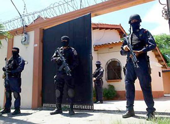 Honduras: Una gasolinera y apartamentos quitan a Los Cachiros