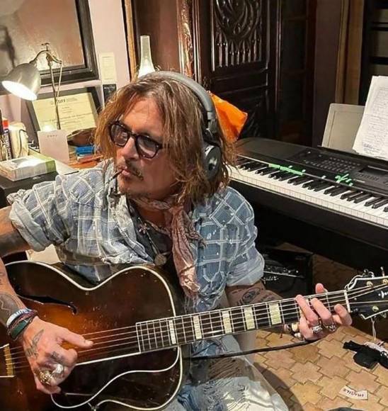 Johnny Depp cumple 59 años con una brillante trayectoria (Fotos)