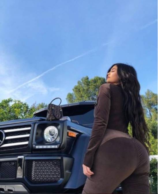 FOTOS: Así presume Kylie Jenner su enorme fortuna en las redes sociales