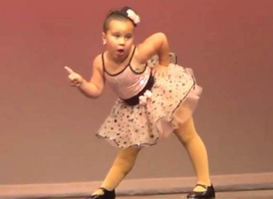 Niña arrasa en red