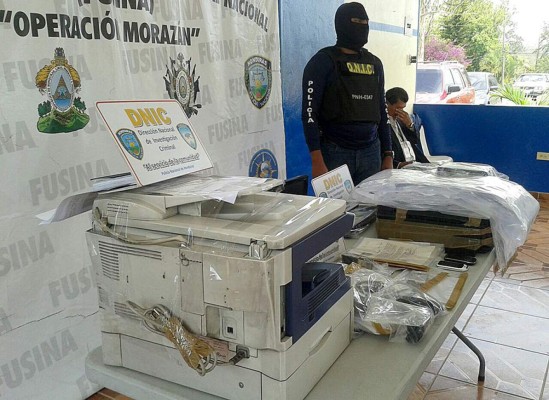 Desarticulan banda de falsificadores de documentos