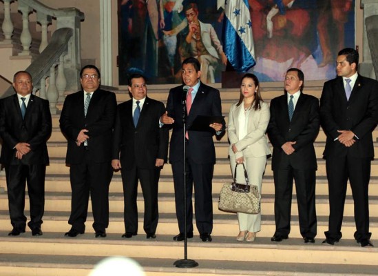 JOH oficializa cambios en ocho instituciones de gobierno