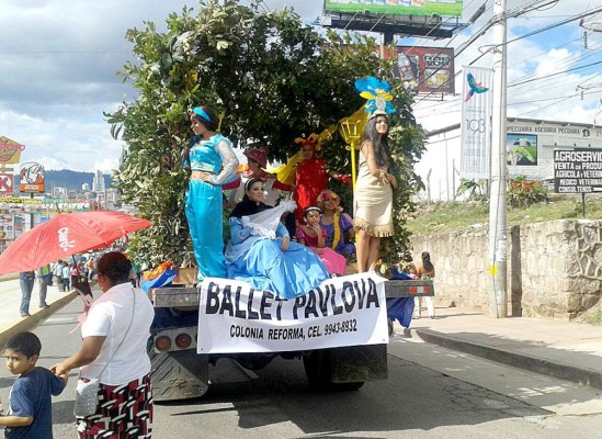Con gran carnaval, Tegucigalpa conmemora su 436 aniversario