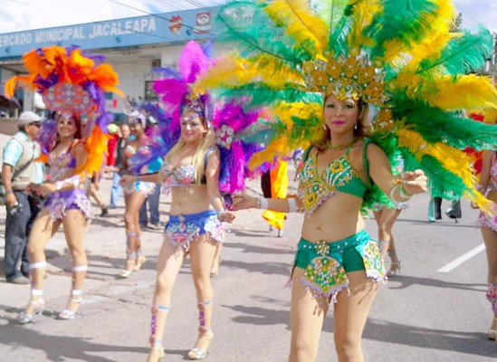 Con gran carnaval, Tegucigalpa conmemora su 436 aniversario