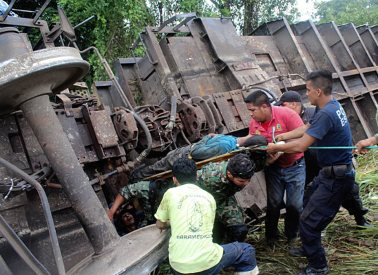 Al menos cuatro hondureños mueren en descarrilamiento de tren en México
