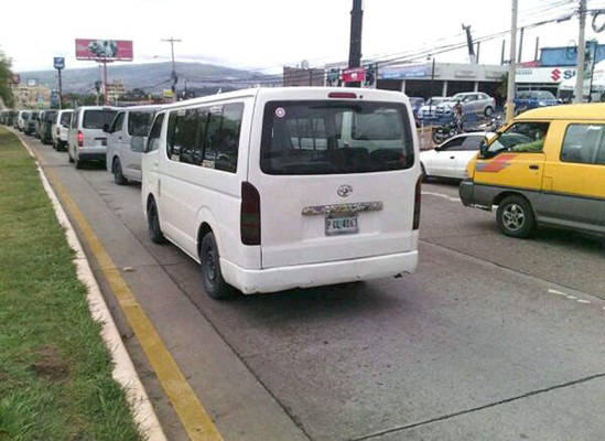 Nueva protesta de rapiditos 'brujos' en Tegucigalpa