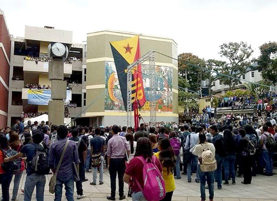 UNAH celebra 57 años de autonomía