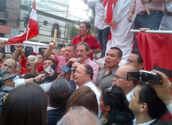 Partido Liberal marchan por la dignidad