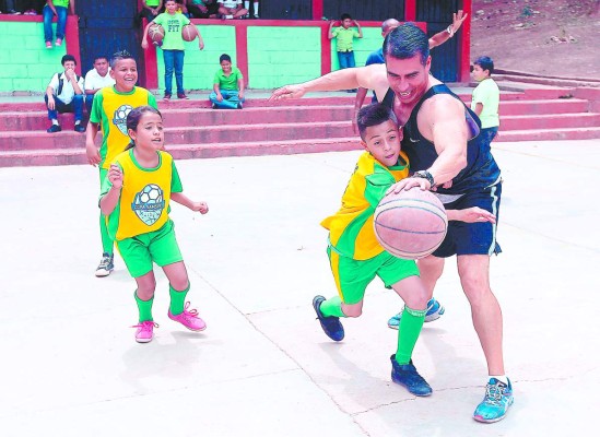 Inolvidable duelo de rebotes se vivió en la 21 de octubre