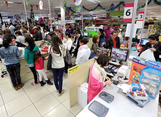 Masiva afluencia de consumidores hondureños en el 'viernes negro'
