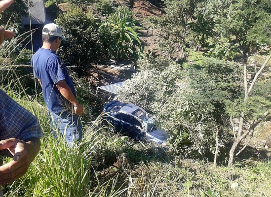 Honduras: Empleada de banco se salva de morir en accidente