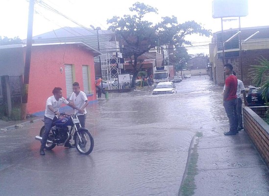 Tormenta desborda ríos y provoca inundaciones en Siguatepeque