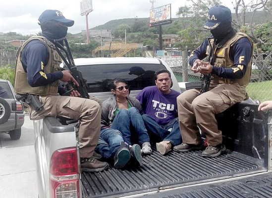 Caen sospechosos de extorsión en Cerro Grande