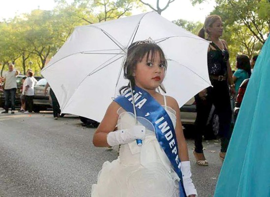 Histórico desfile de hondureños en Girona