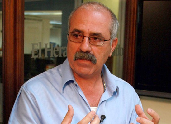 Empresario denuncia persecución de titular de la DEI