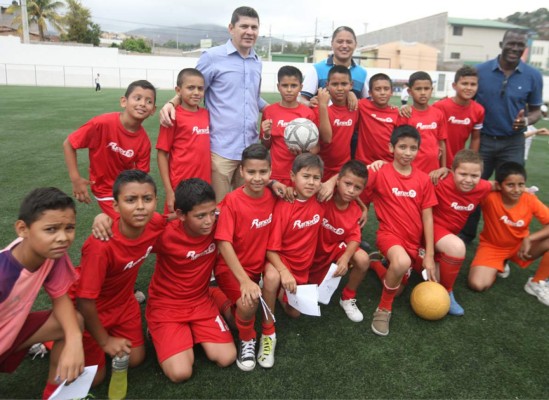 La Guaymuras renueva a glorias del fútbol