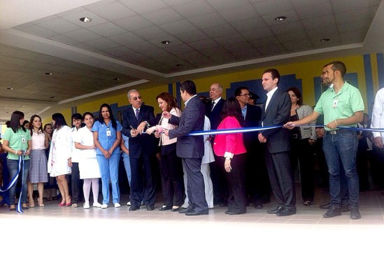 Hospital María abre sus puertas