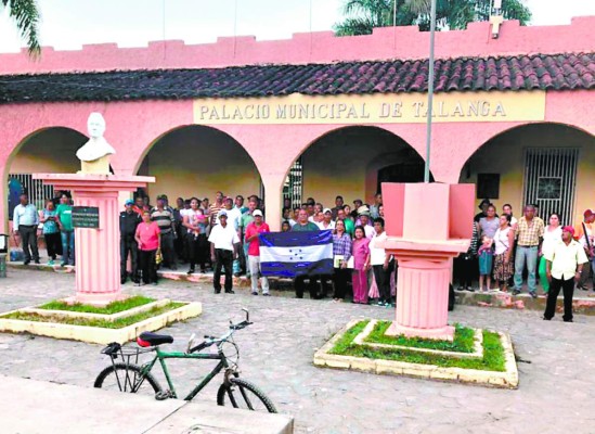 Toma de sede de la Alcaldía de Talanga desata batalla campal