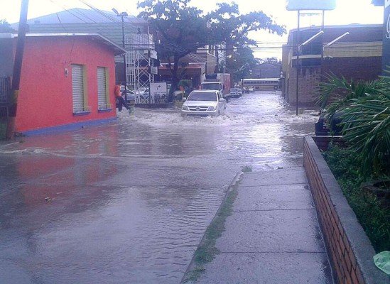Tormenta desborda ríos y provoca inundaciones en Siguatepeque