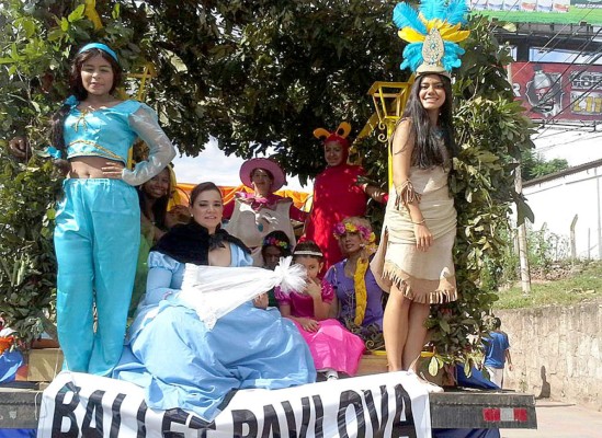 Con gran carnaval, Tegucigalpa conmemora su 436 aniversario