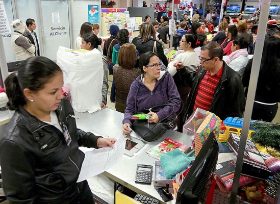 Masiva afluencia de consumidores hondureños en el 'viernes negro'